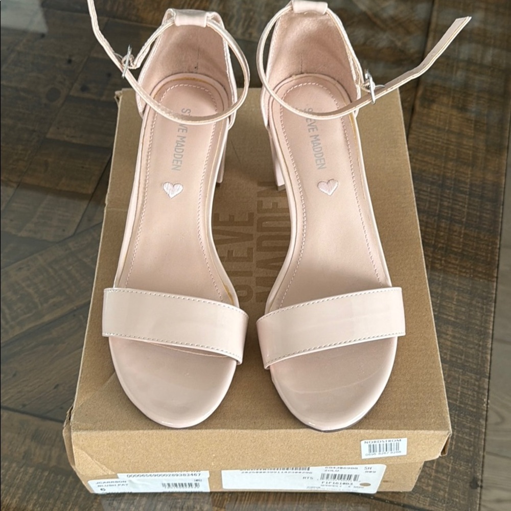 Steve Madden patten leather heel